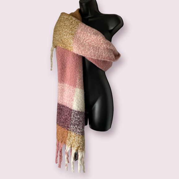 Accessories - Oversized Blanket Scarf Plaid Pattern